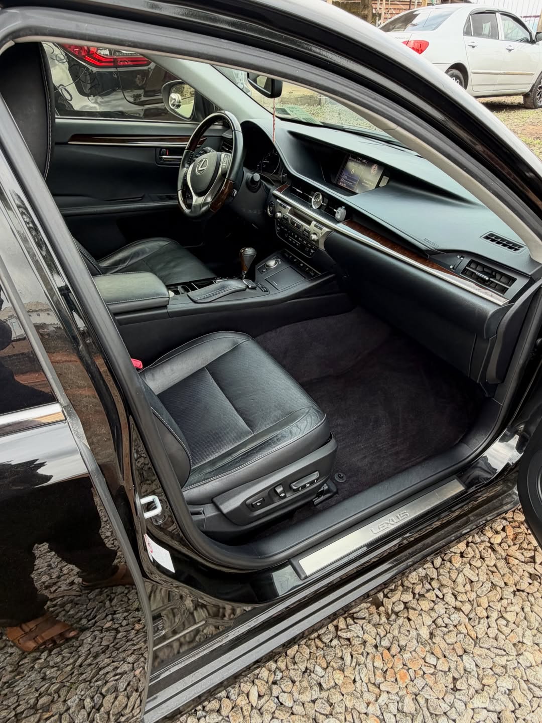 Immaculate 2015 Lexus ES350: Drive Away Today