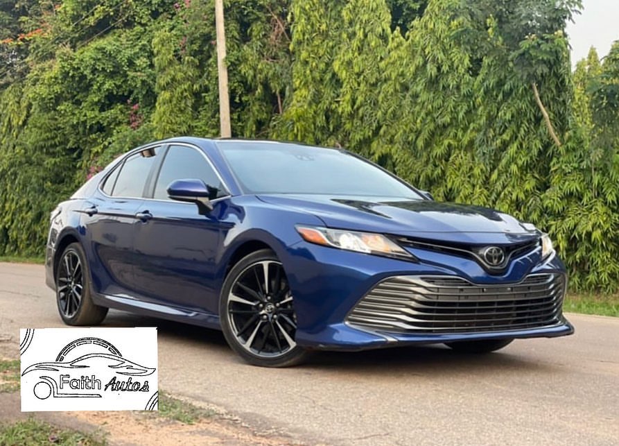 Unbeatable 2018 Camry LE: Style & Value!