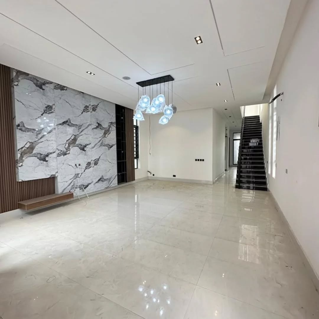 Splendid 5-Bed Ajah Palace with Pool & Smart Features