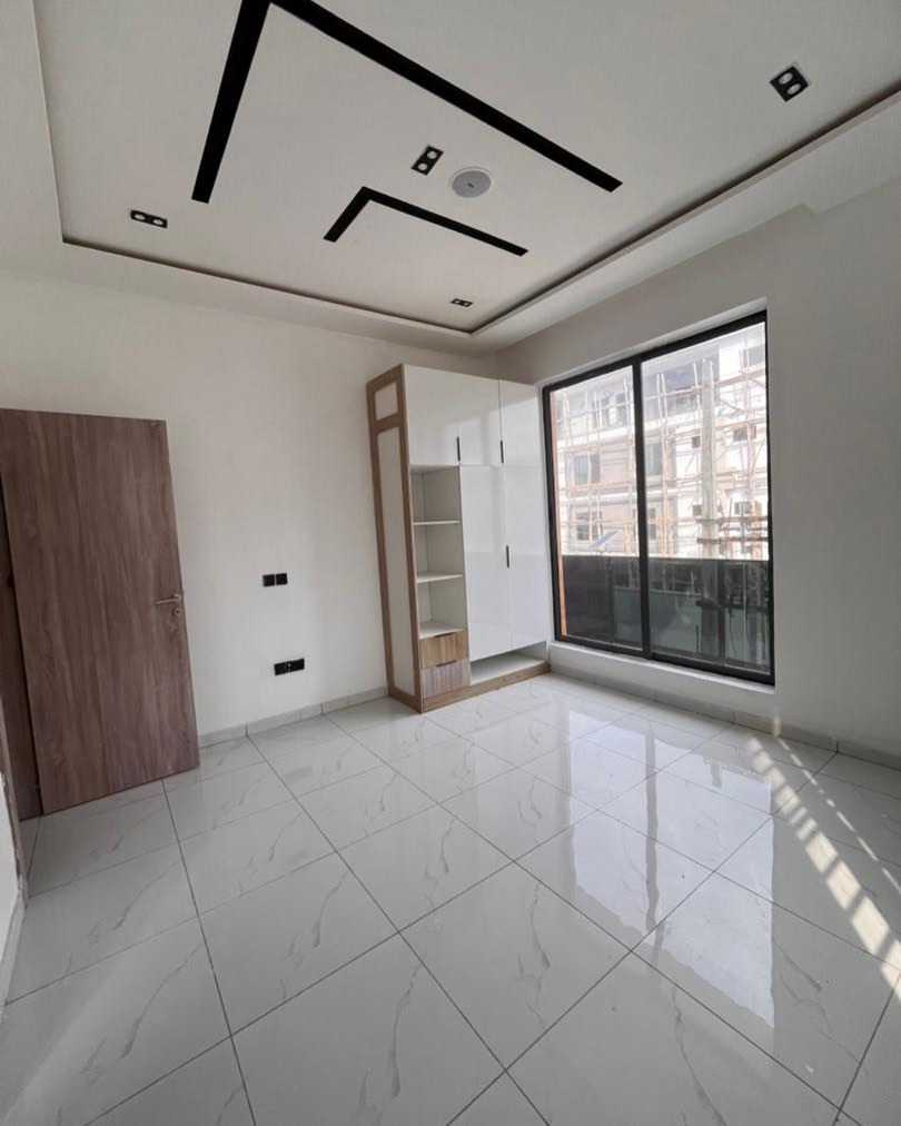 Lekki’s Finest: 3-Bedroom Family Haven in Ikate