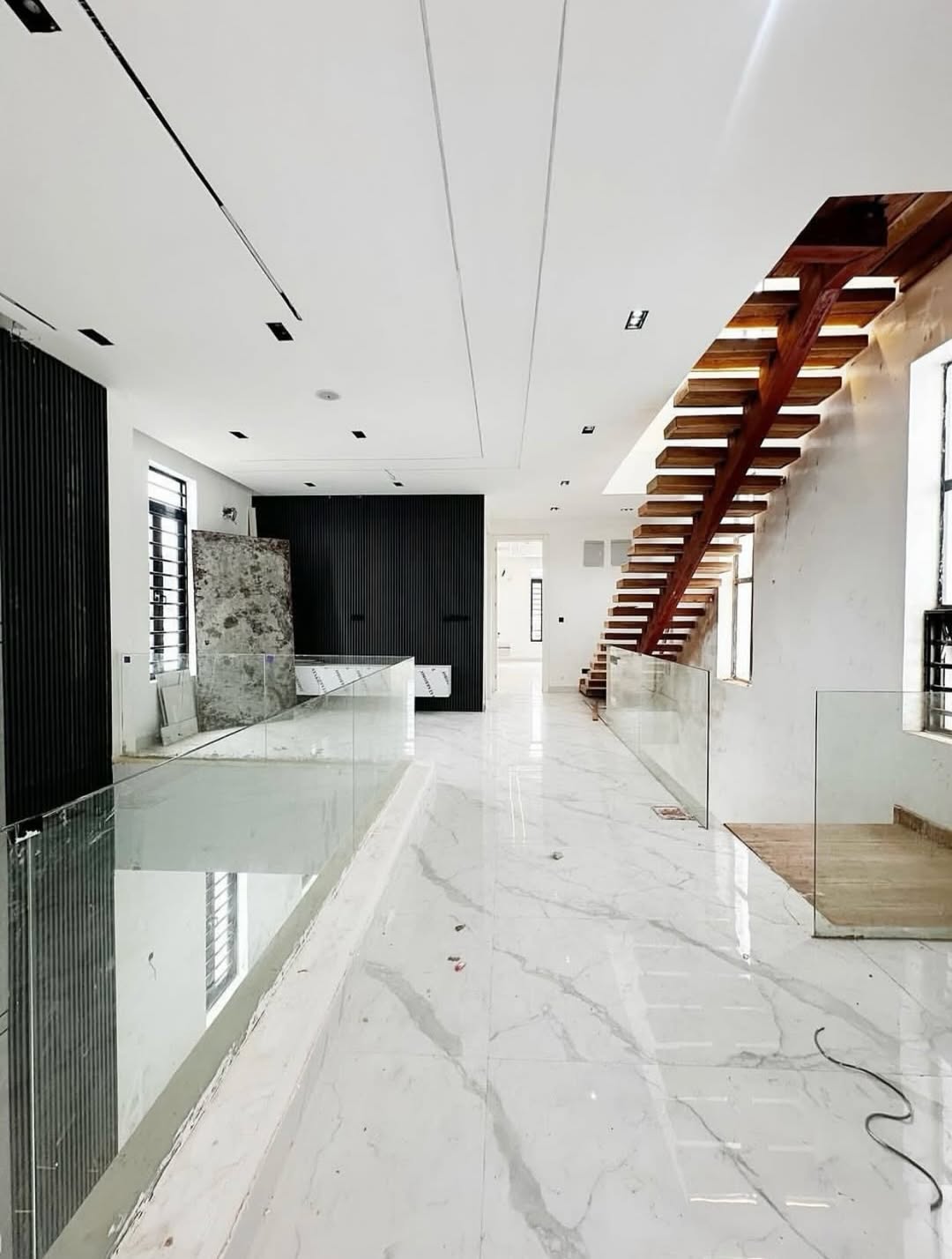 Luxury 5-Bed Duplex with Pool & Rooftop Cinema