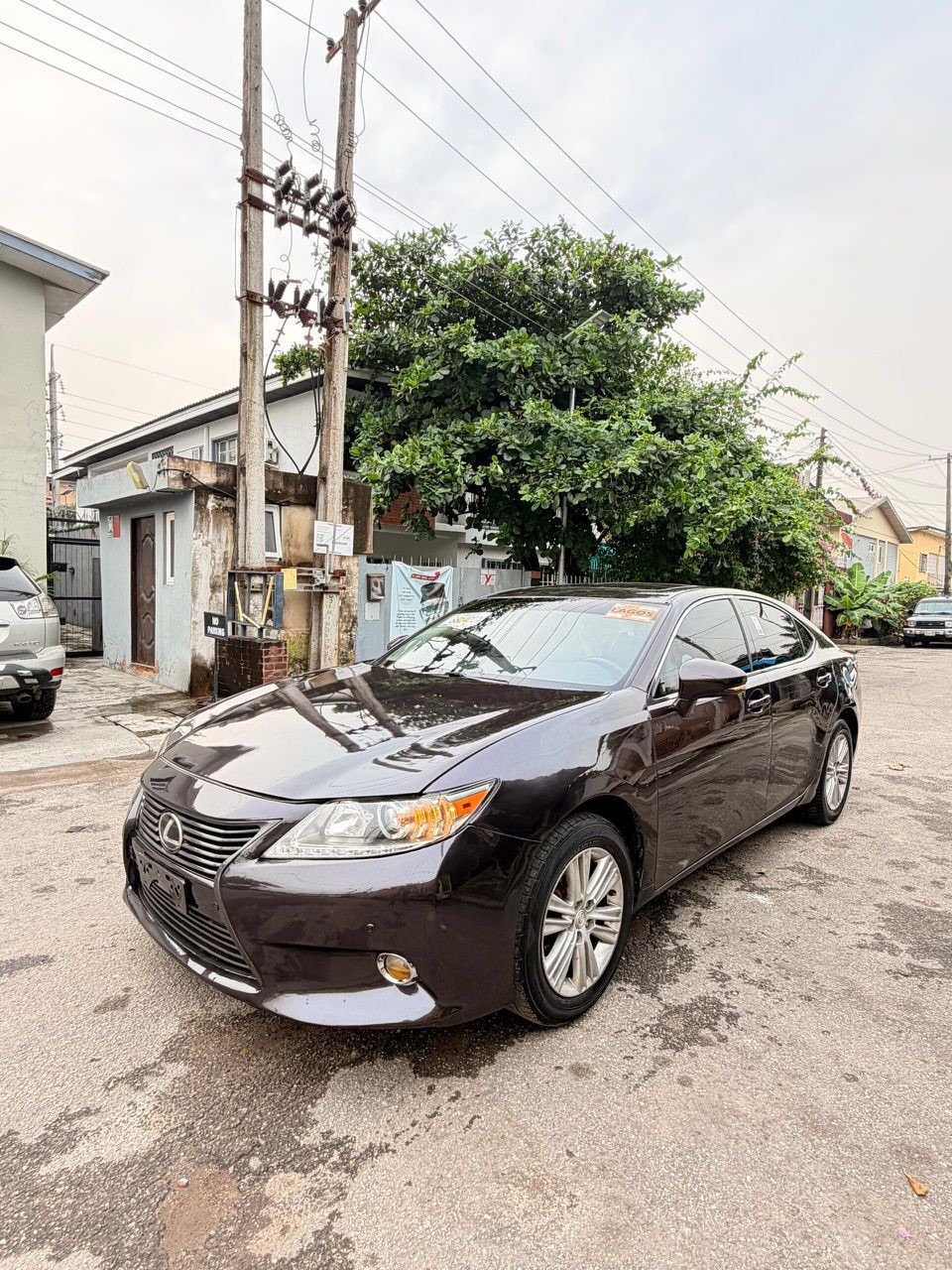 Luxury Lexus ES350: Pristine & Fully Loaded