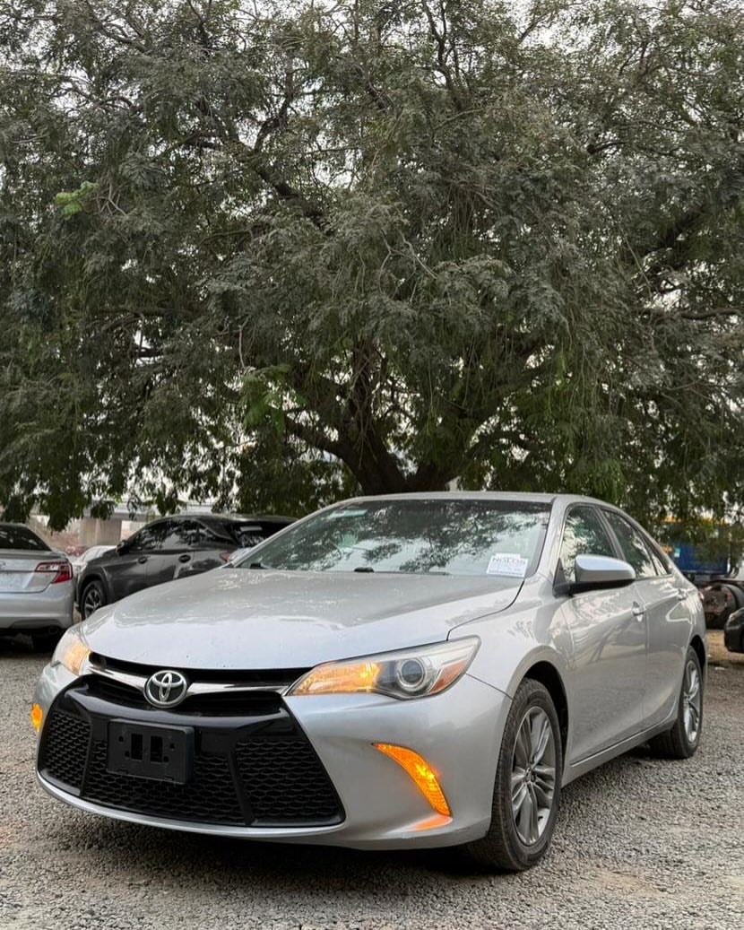 2016 Camry SE: Luxury & Tech, Duty-Cleared & Ready