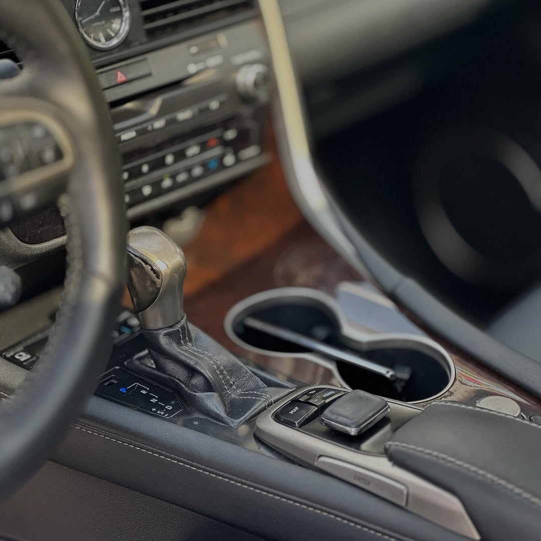 Luxury AWD RX350: Panoramic Sunroof & V6 Power