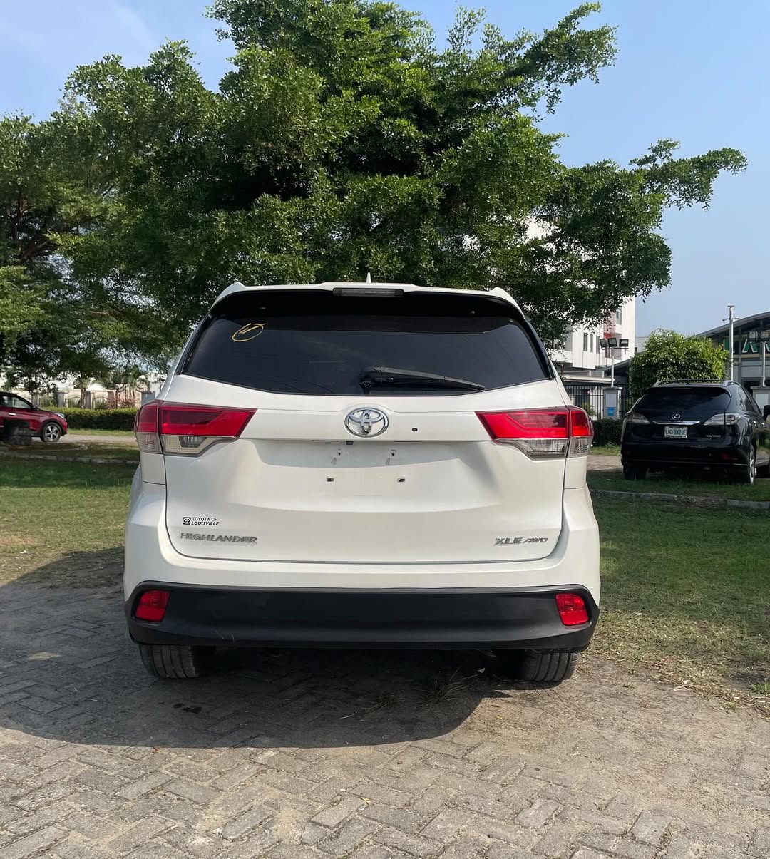 2017 Toyota Highlander XLE AWD: Luxury SUV, 31M Naira