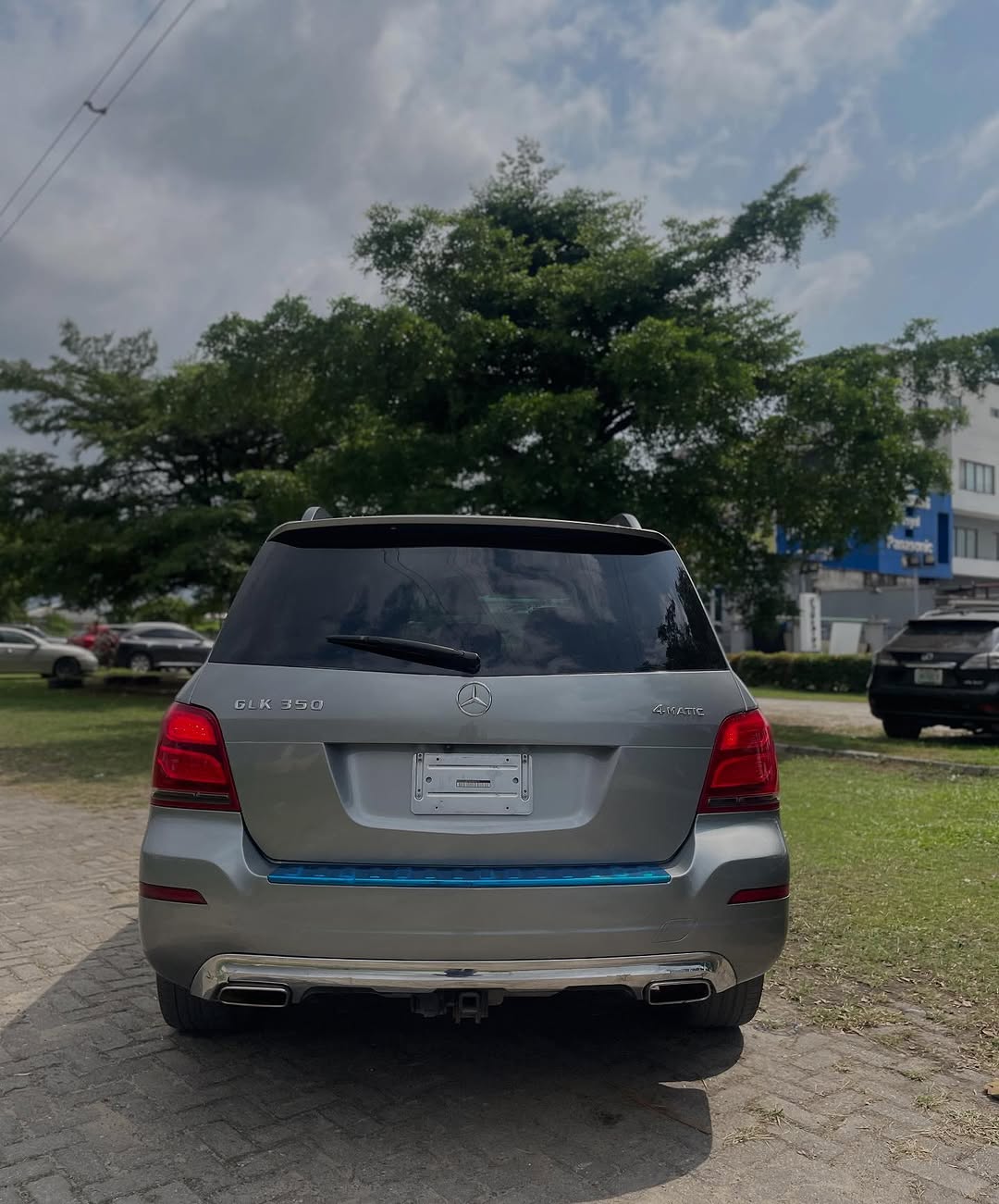 Luxury 2013 GLK350: Panoramic Sunroof & 4Matic