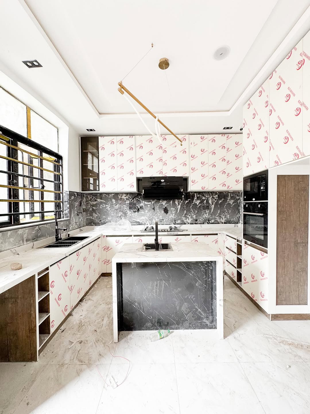 Stunning 5-Bed Ensuite Duplex in Prime Chevron