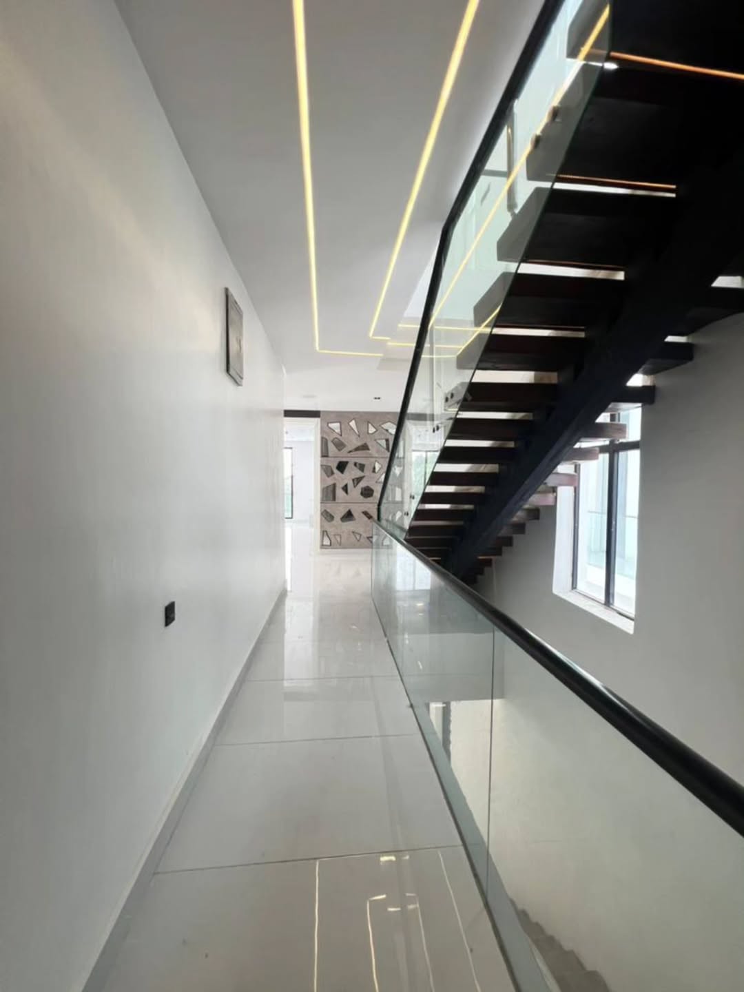 Lekki Phase 1 Grandeur: 5-Bed Duplex with Pool & Cinema