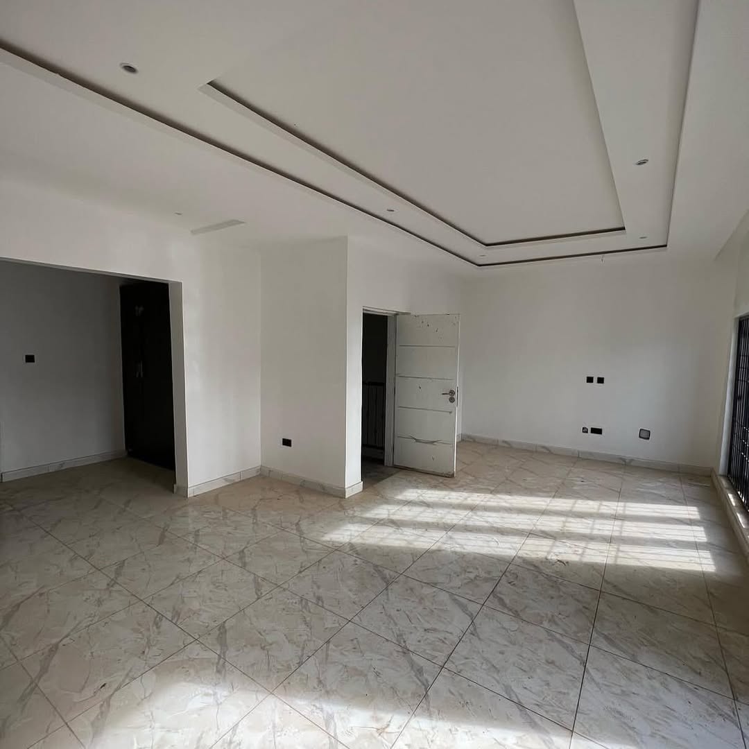 Elegant 4-Bed Townhouse in Serene Kado