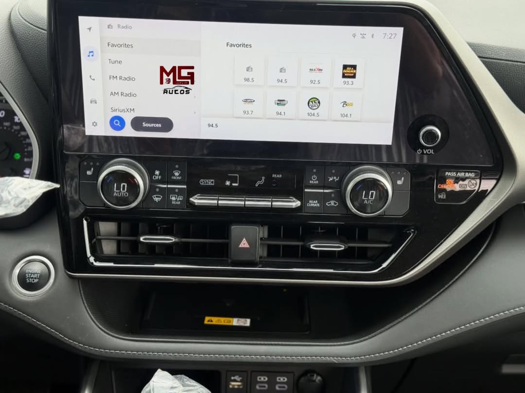 2024 Toyota Highlander XLE: Luxury Tech & Space