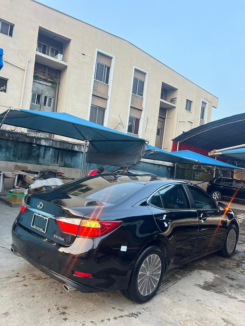 Flawless 2014 Lexus ES350: Pristine & Ready