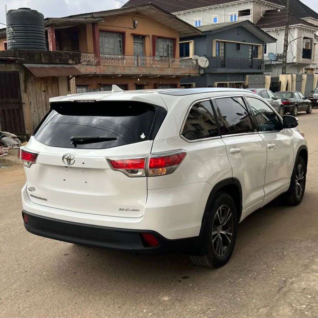 2016 Toyota Highlander: Luxury SUV, Full Duty Paid & Ready!