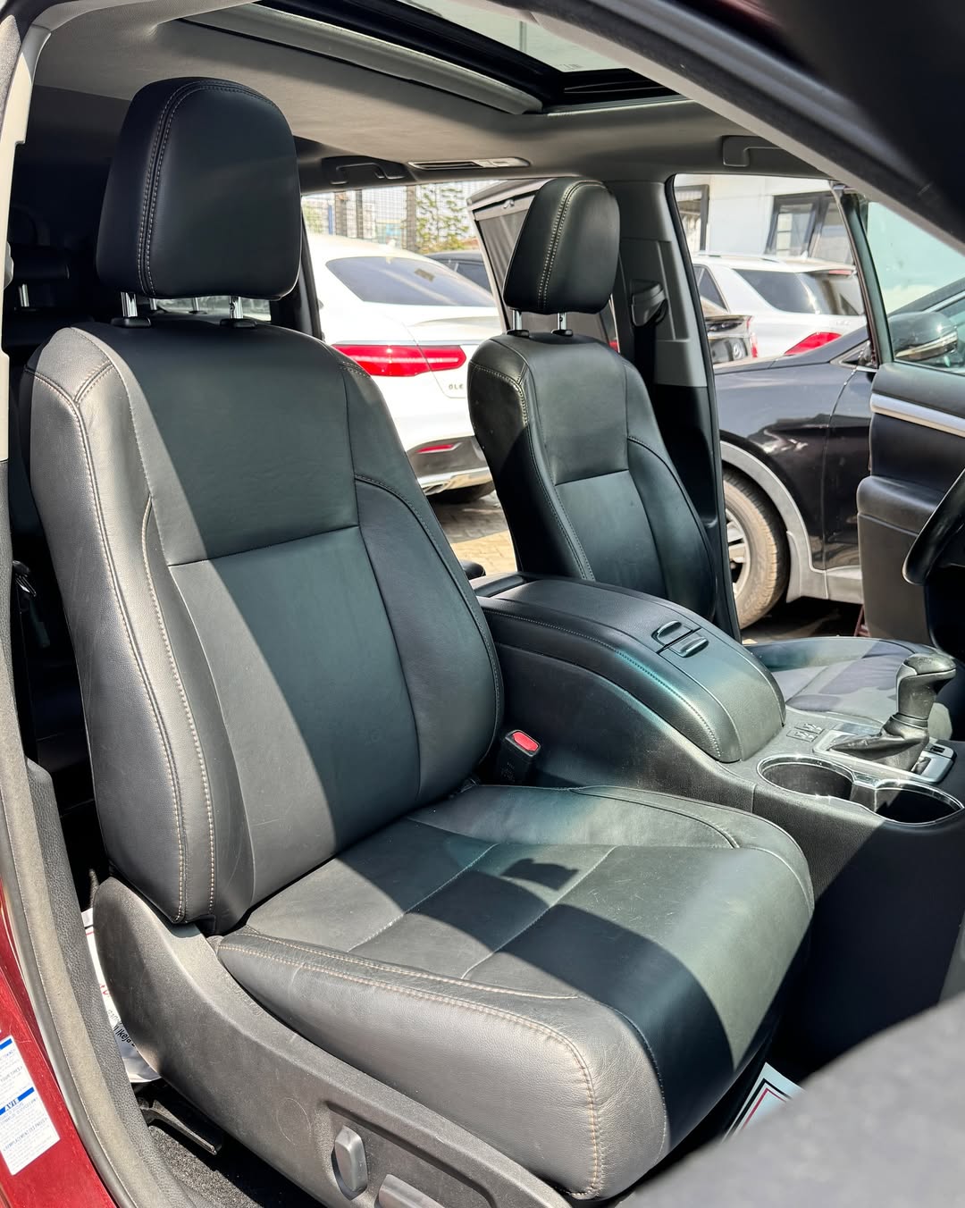 2017 Toyota Highlander XLE AWD: Luxury & Safety, Duty Paid