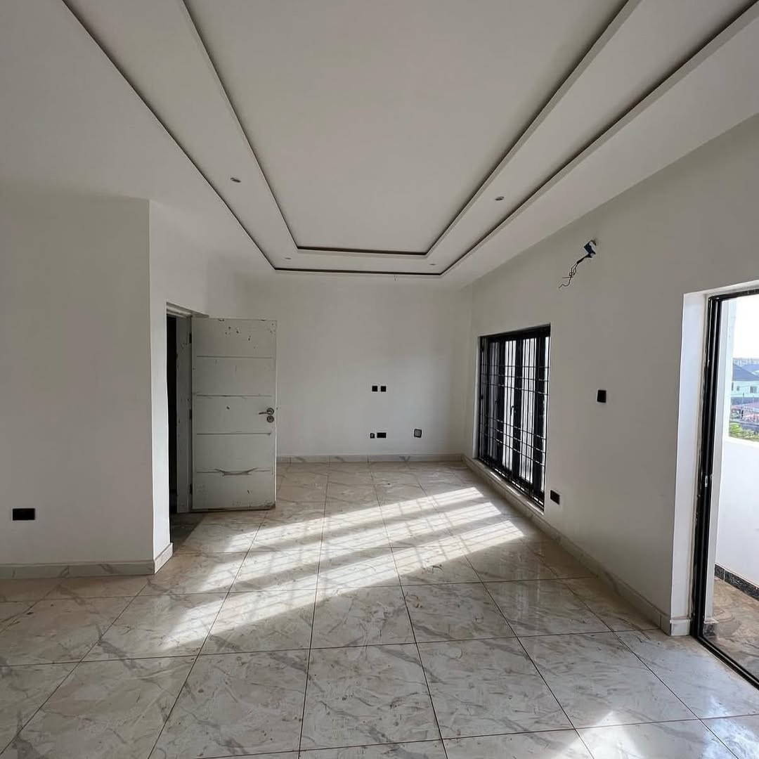 Elegant 4-Bed Townhouse in Serene Kado