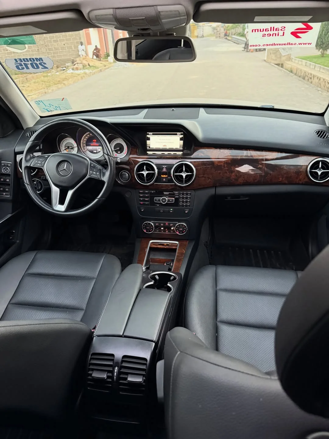 Luxury GLK350: Panoramic Roof & Keyless Entry