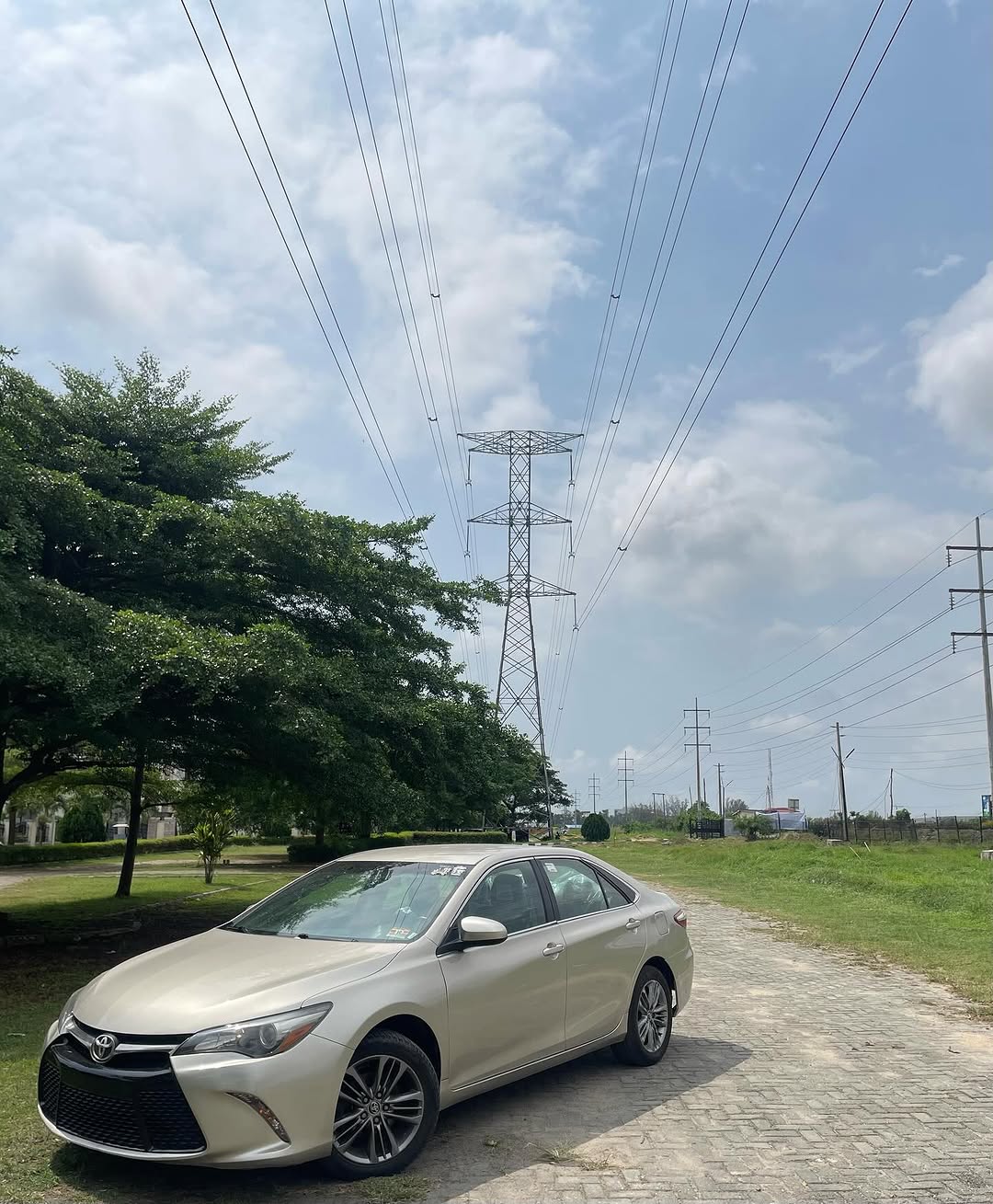 2015 Camry SE: Reverse Camera & Luxury Drive