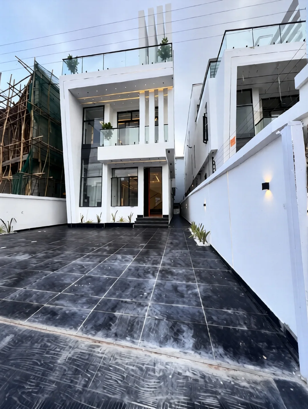 Stunning 5-Bed Duplex with Pool & BQ in Prime Lekki