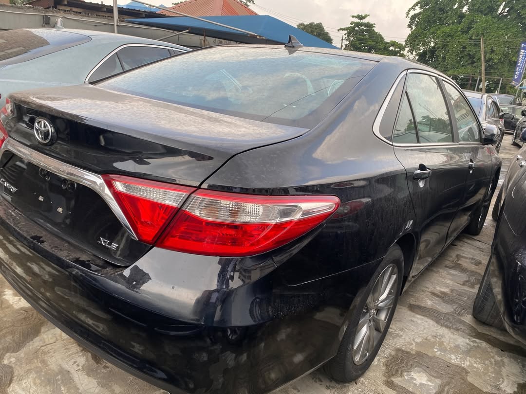 2015 Camry XLE V6: Black Leather, Thumb Start, 22M