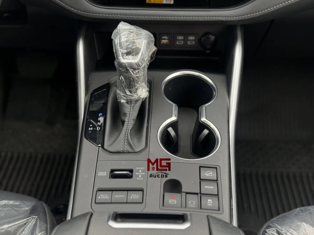 2024 Toyota Highlander XLE: Luxury Tech & Space