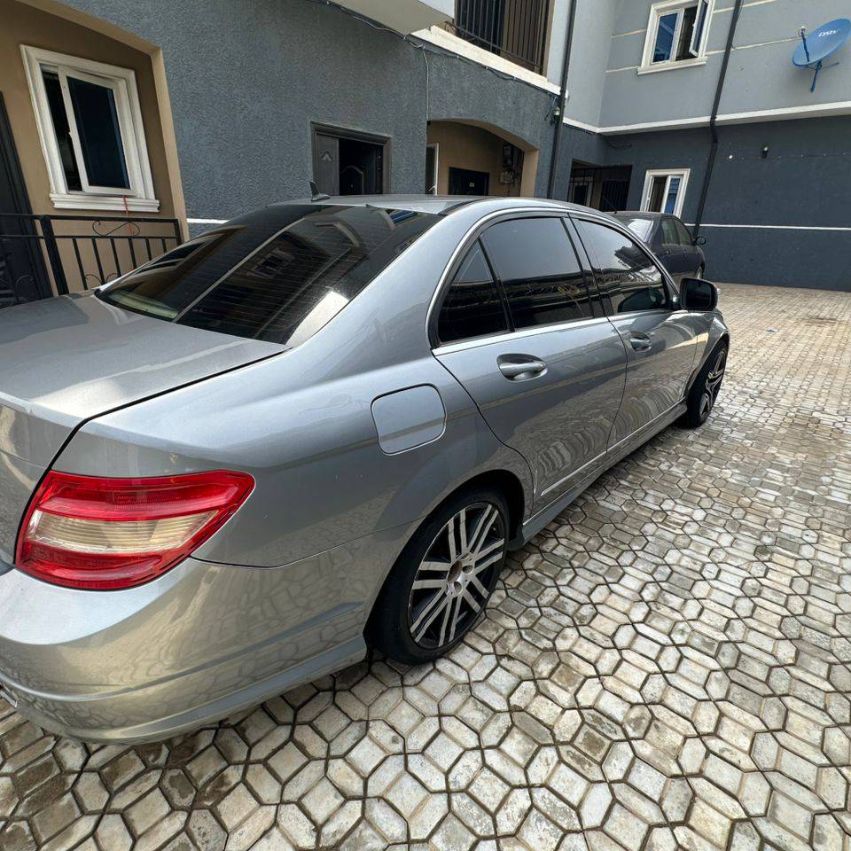 Mint 2010 Mercedes C300: Keyless, Panoramic Roof, Accident-Free