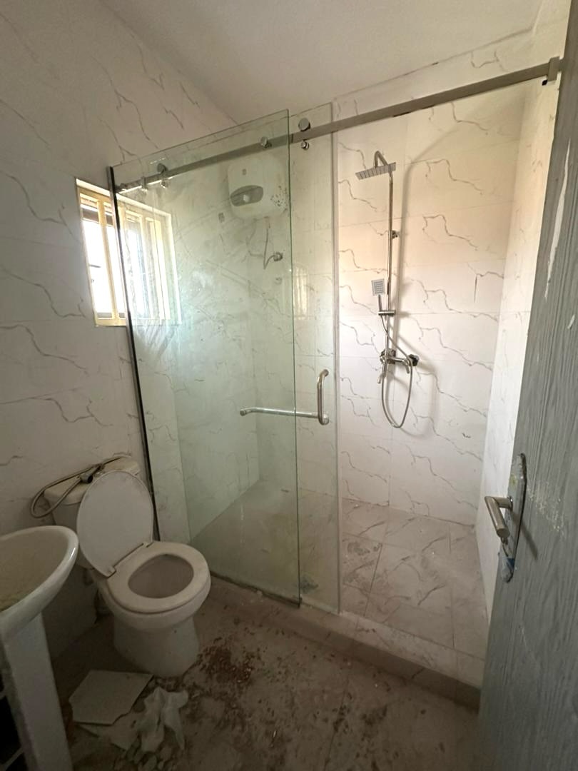 Spacious 4-Bed Duplex with BQ in Serene Lifecamp Estate