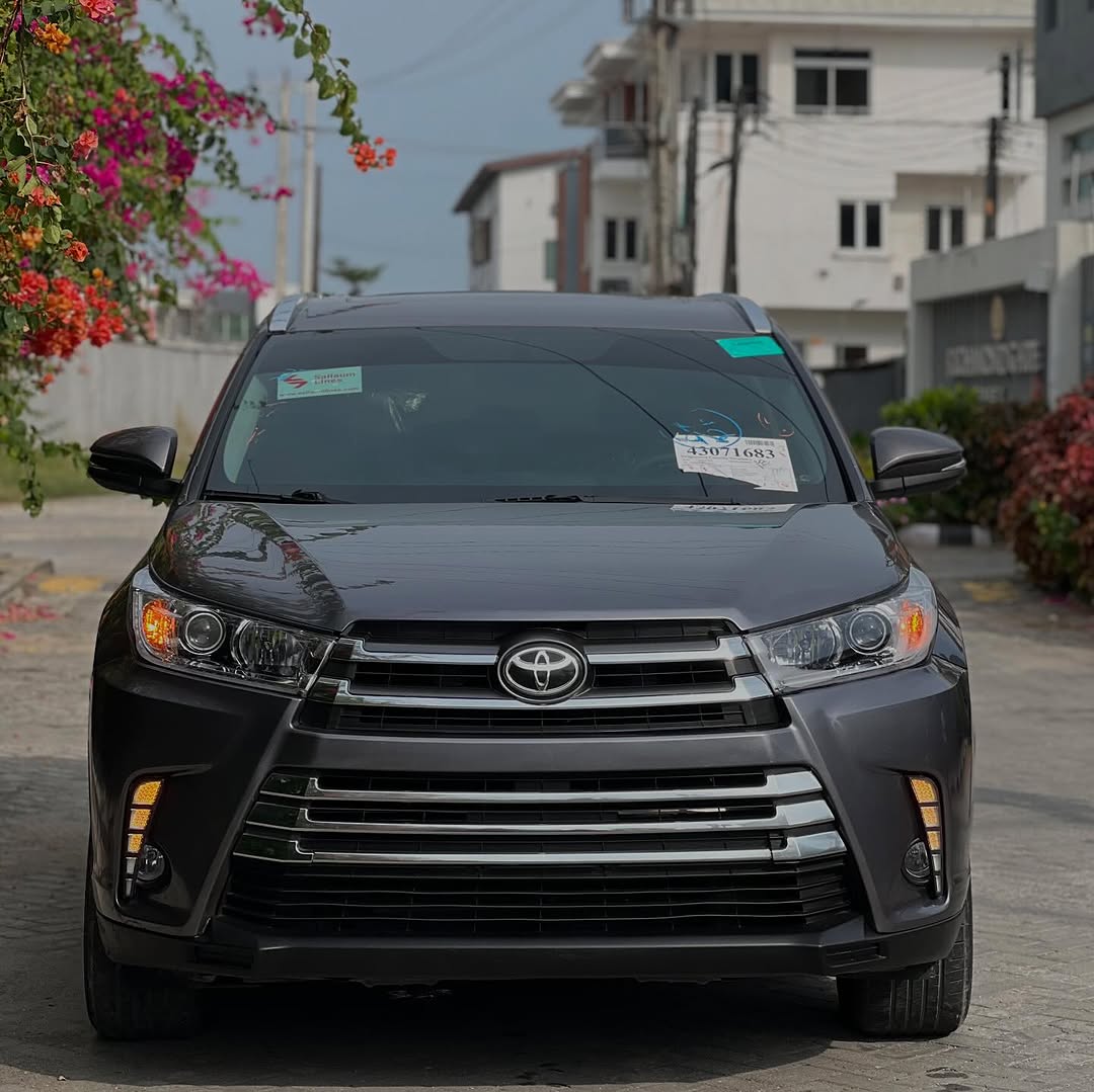 2016 Toyota Highlander: Sunroof, Camera, Delivery Anywhere
