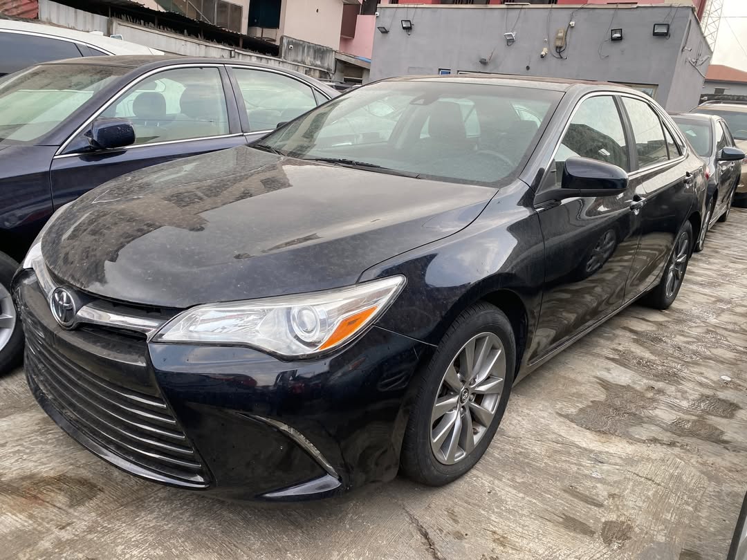 2015 Camry XLE V6: Black Leather, Thumb Start, 22M