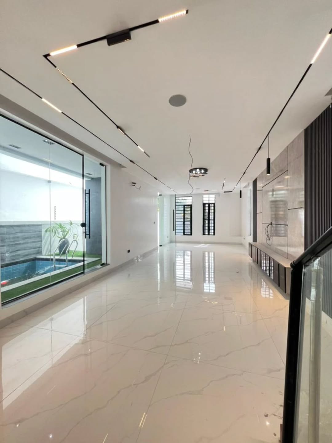 Lekki Phase 1 Grandeur: 5-Bed Duplex with Pool & Cinema