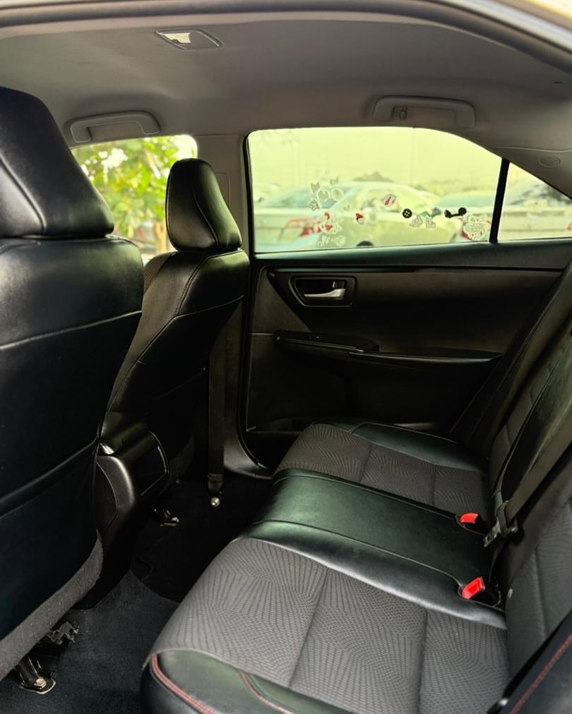 2016 Toyota Camry SE: Luxury Meets Value, Duty-Cleared