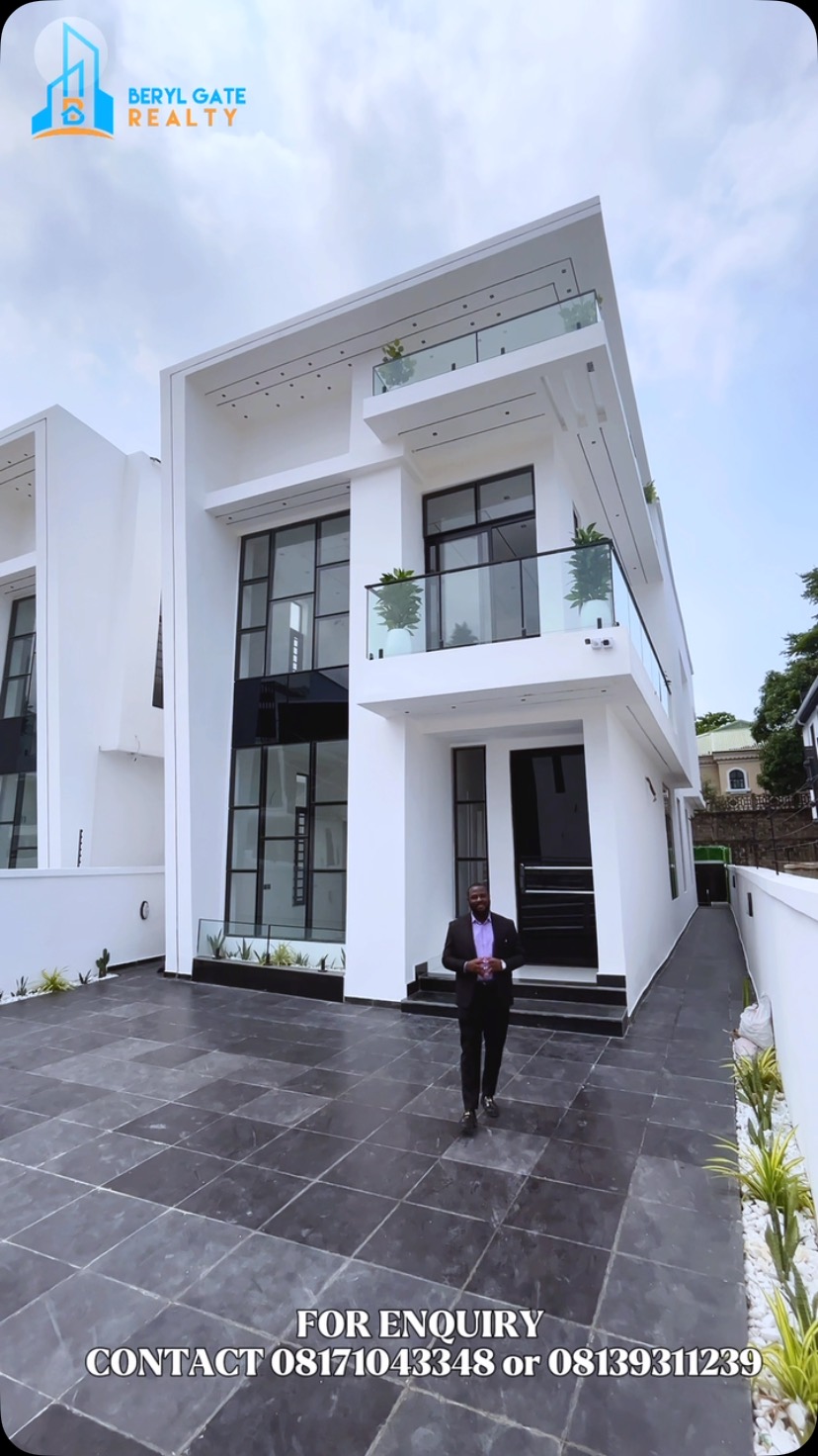 Elegant 4-Bedroom Haven in Prime Lekki