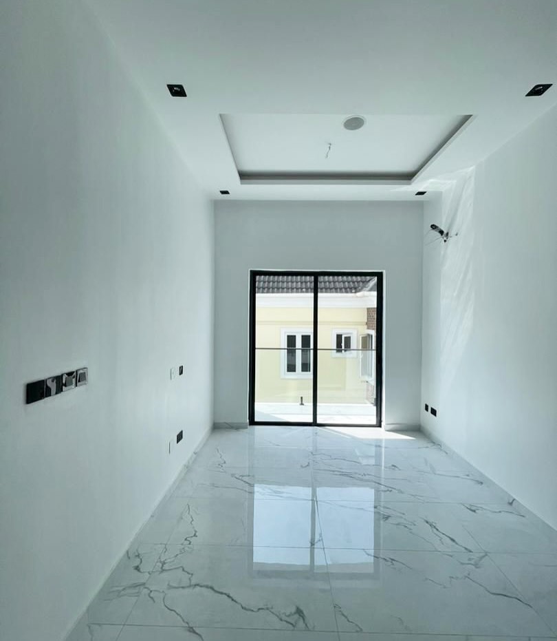 Dream Home with Cinema & Pool in Lekki