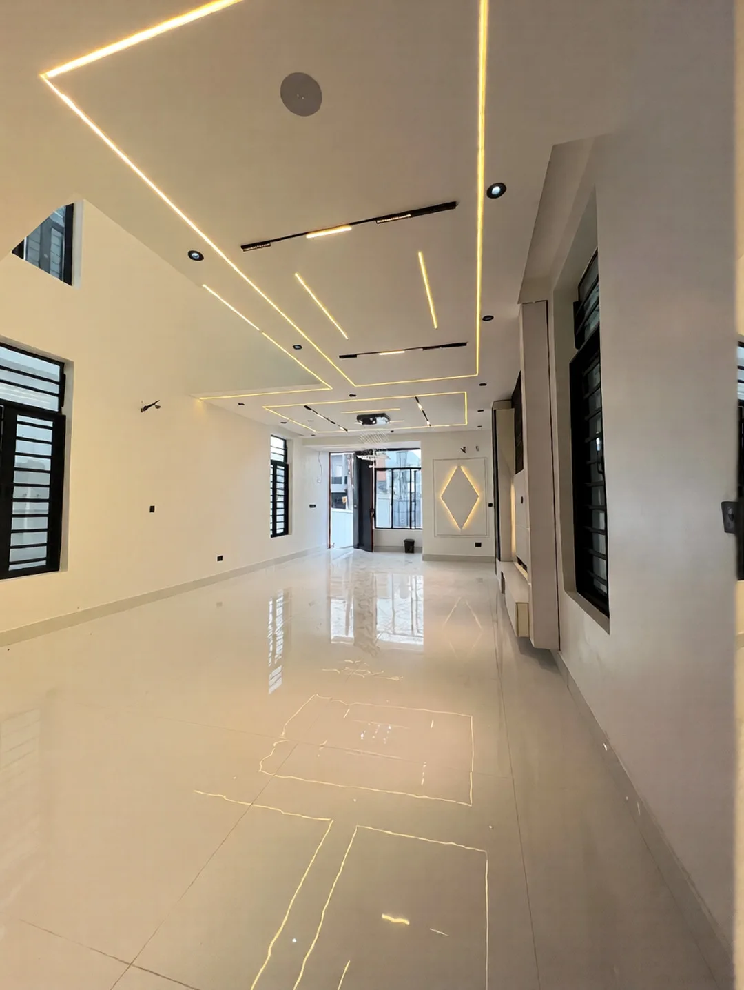 Stunning 5-Bed Duplex with Pool & BQ in Prime Lekki