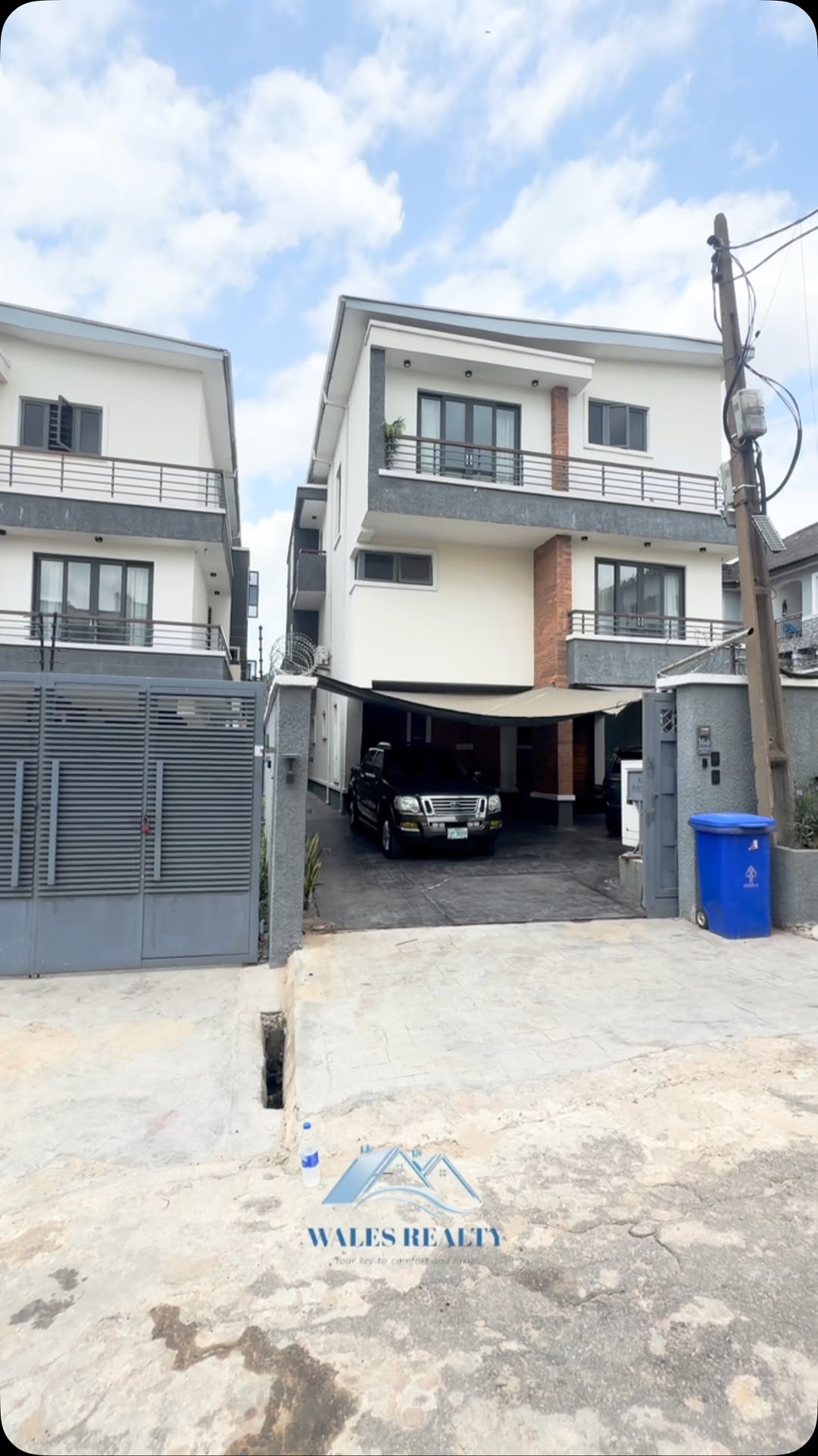 8-Bedroom Oasis: Pool, Gym & BQ in Secure Estate