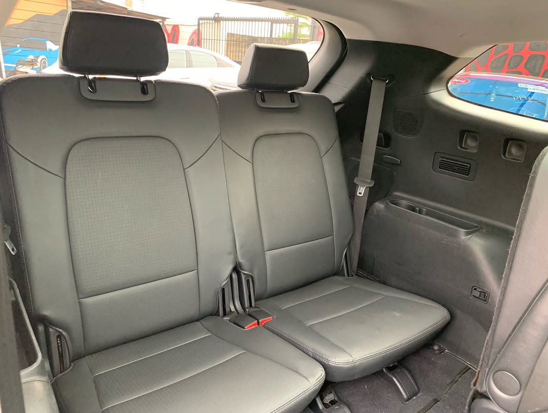 2014 Hyundai Santa Fe: V6 Power & Panoramic Roof