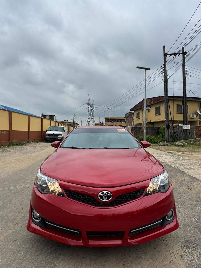 Like-New Camry SE: Untouched Luxury, Unbeatable Value