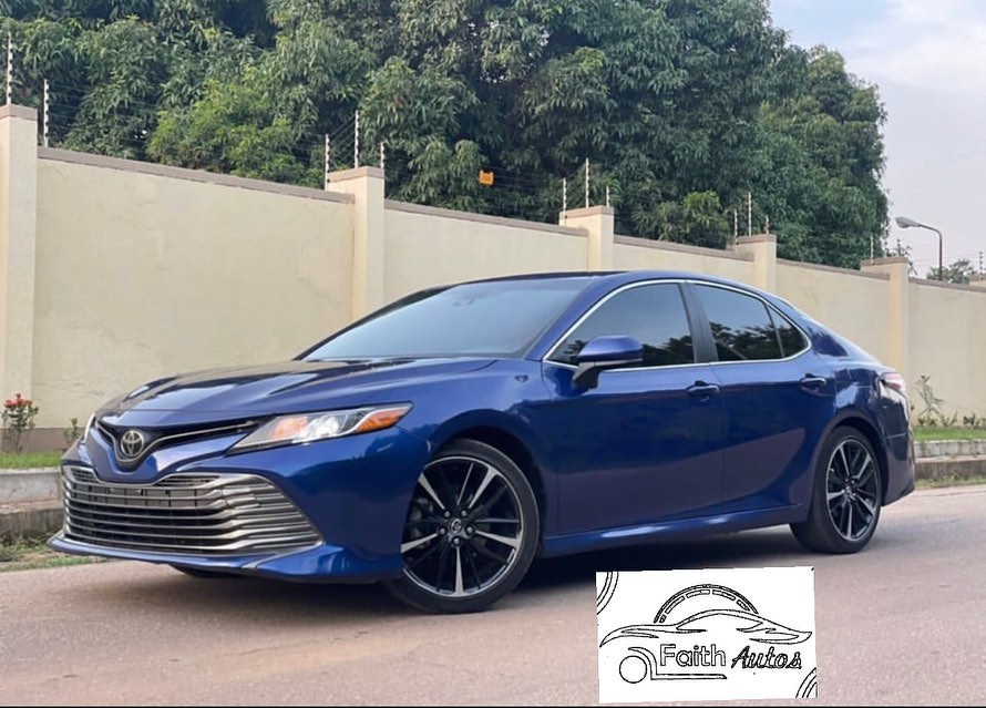 Unbeatable 2018 Camry LE: Style & Value!