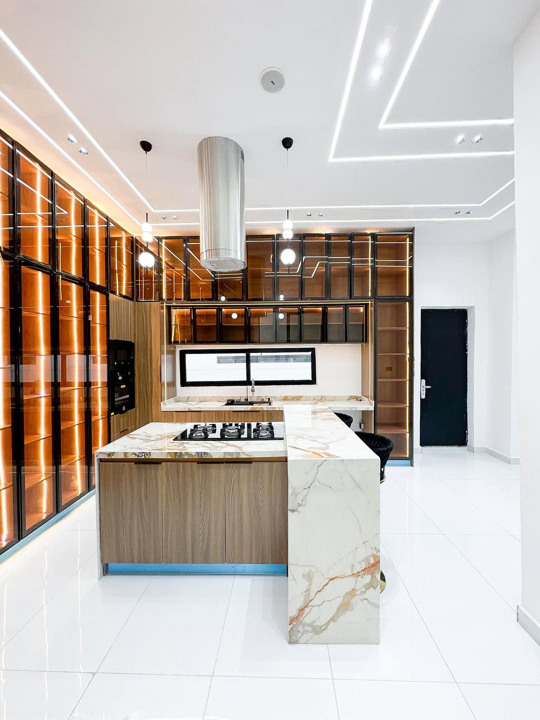 Lagos Oasis: 5-Bed Duplex with Pool & Gym