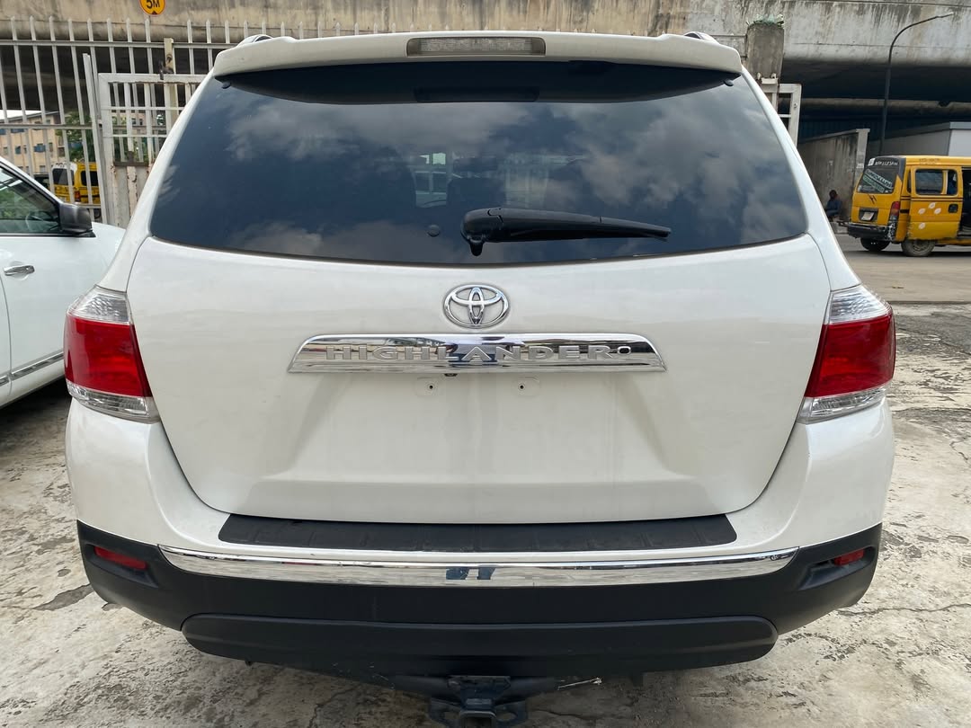 Luxury 2013 Highlander V6: Fully Paid & Ready