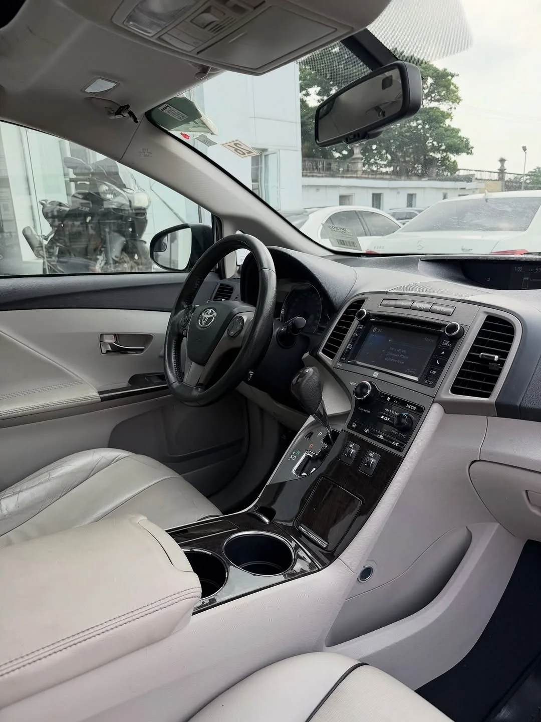 2013 Venza XLE AWD: Luxury SUV, Nationwide Delivery
