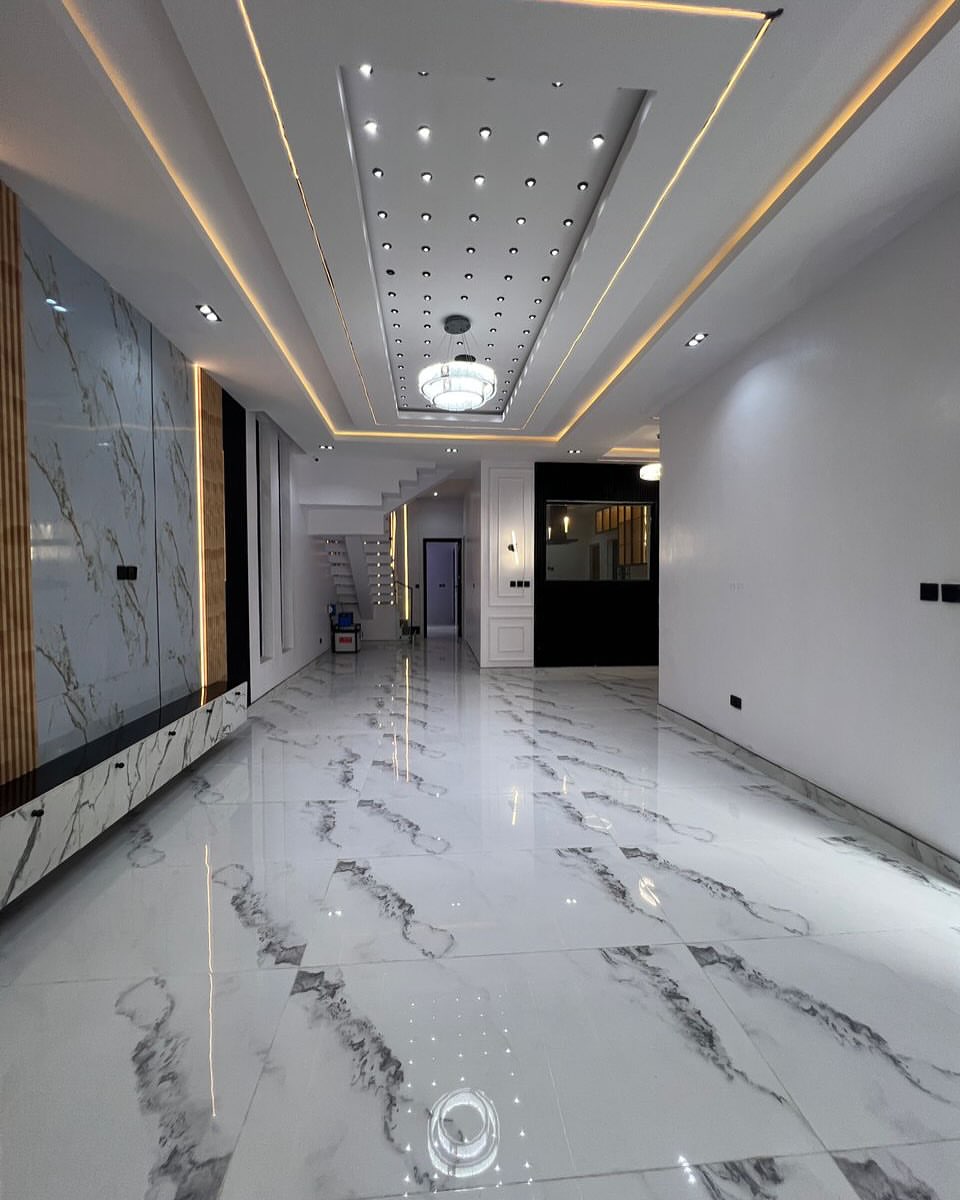 Lekki’s Ultimate Family Oasis: 5-Bed Poolside Paradise