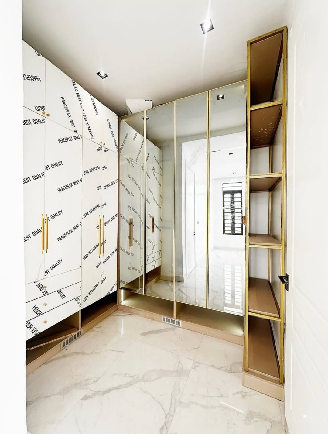 Luxury 5-Bed Duplex with Pool & Rooftop Cinema