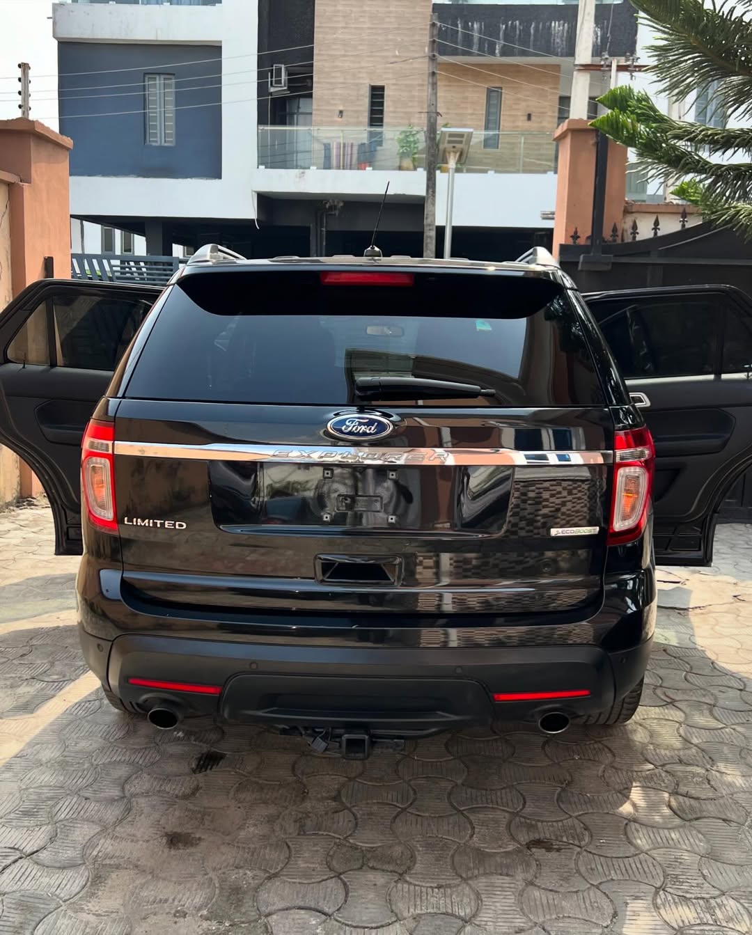 Luxury 2014 Ford Explorer: Cleared & Ready in Lagos