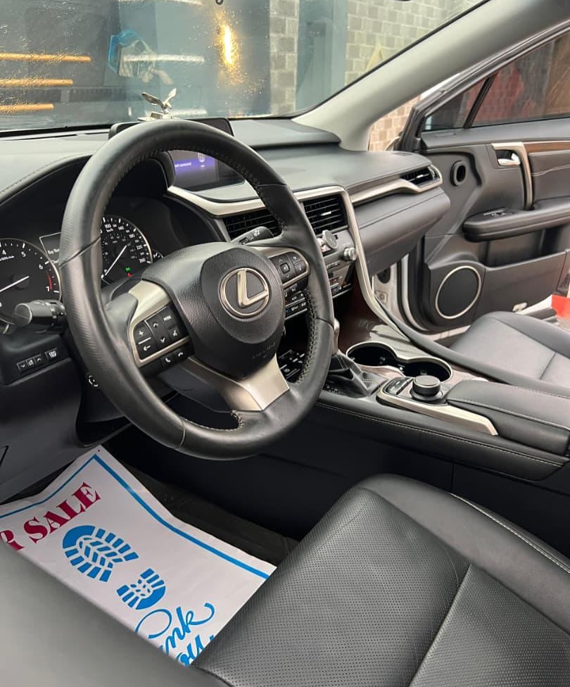 Luxury Lexus RX350: Rare & Fully Loaded