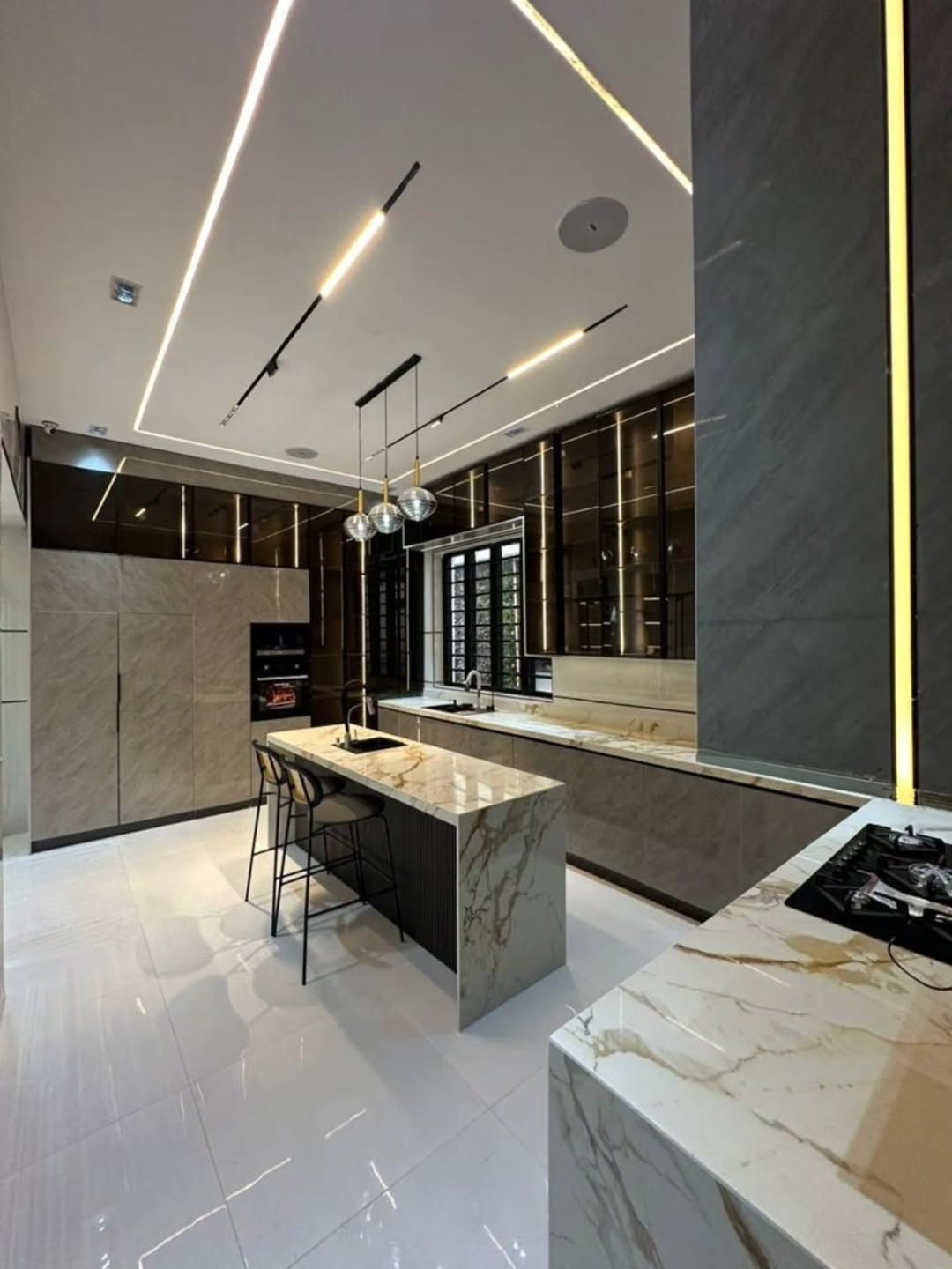 Stunning 5-Bed Duplex with Cinema & Pool in Lekki