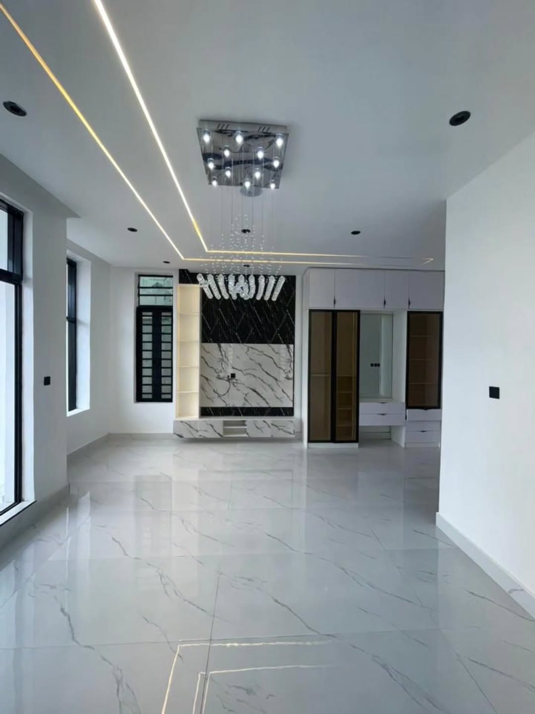 Stunning 5-Bed Duplex with Resort-Style Pool in Lekki