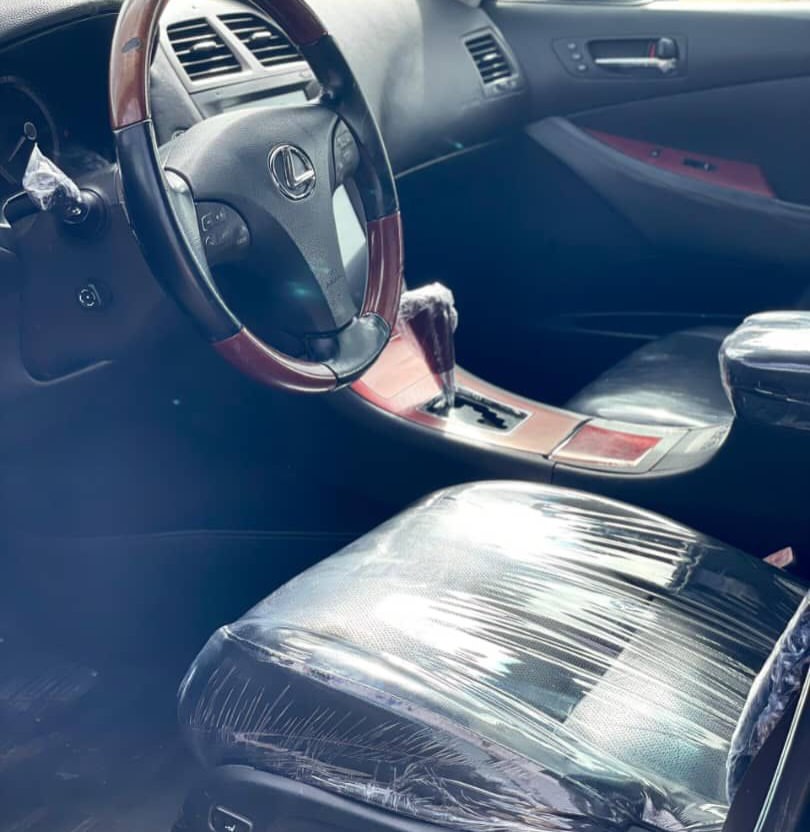 Luxury Lexus ES 350: Drive Away Today