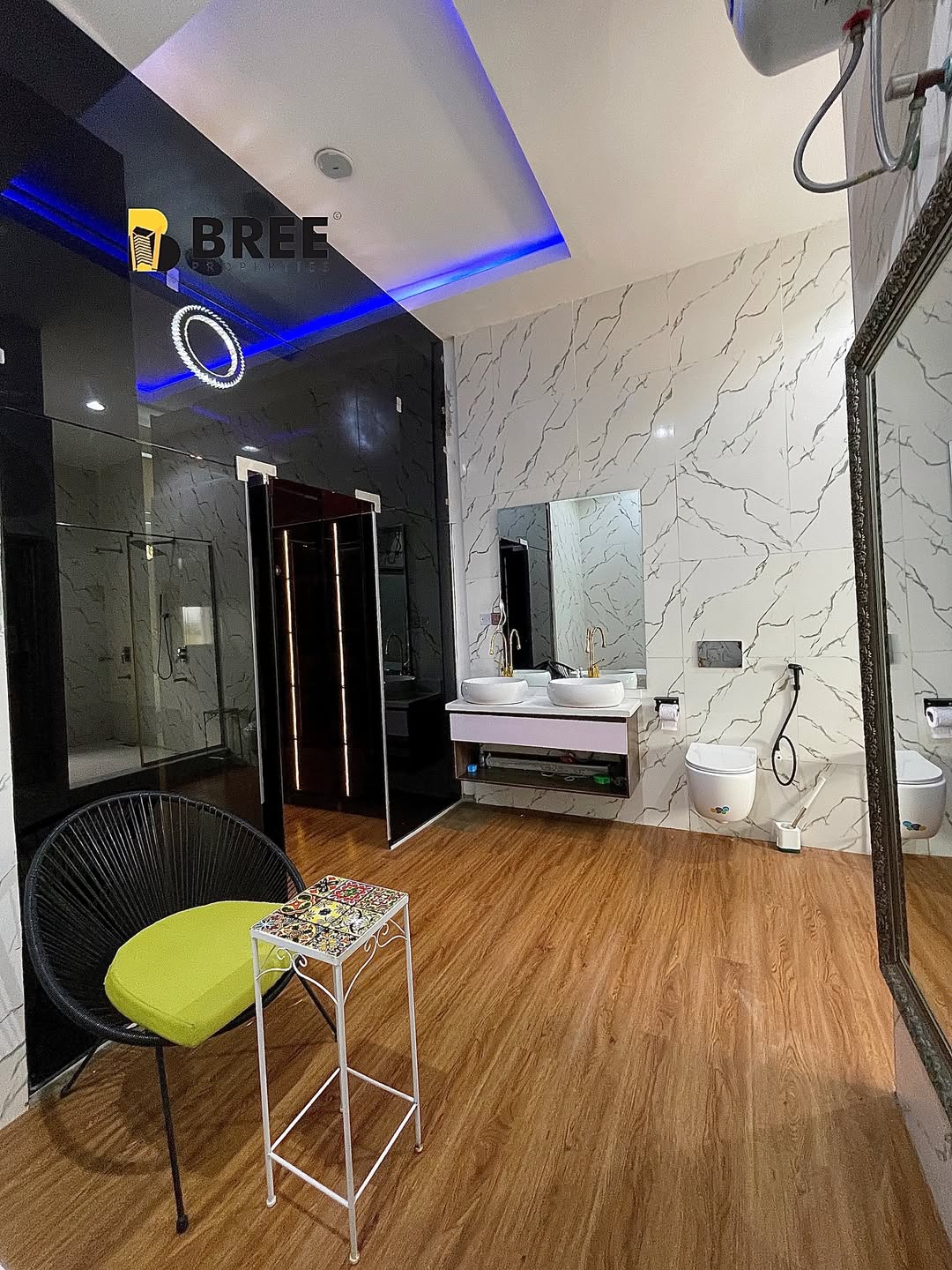 Opulent 5-Bed Haven with Pool & BQ in Osapa