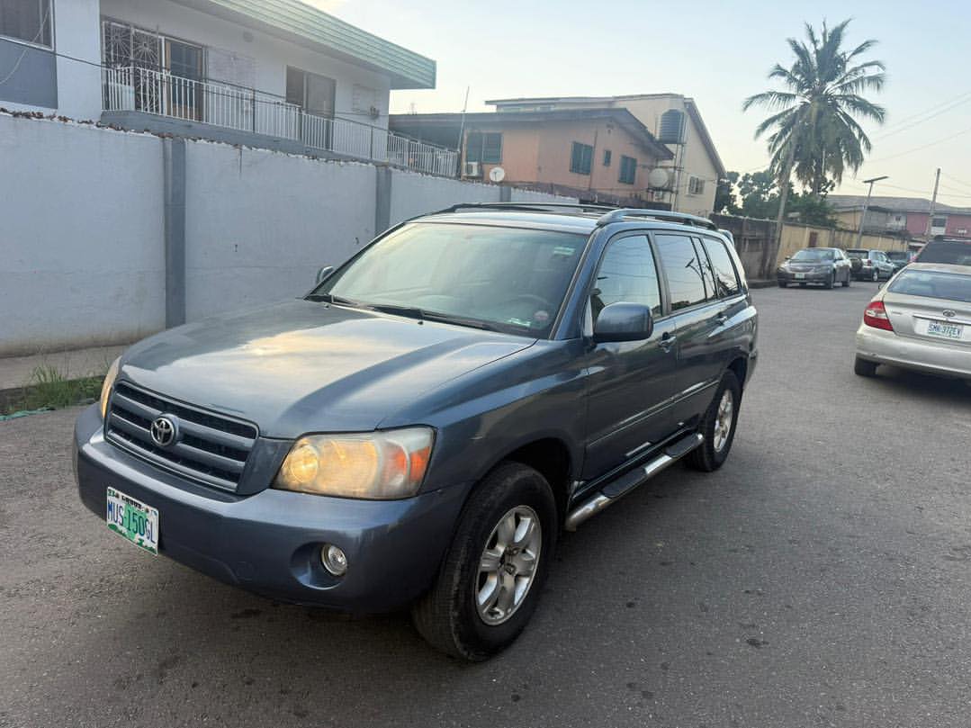 2005 Toyota Highlander – Luxury & Tech for ₦7.57m