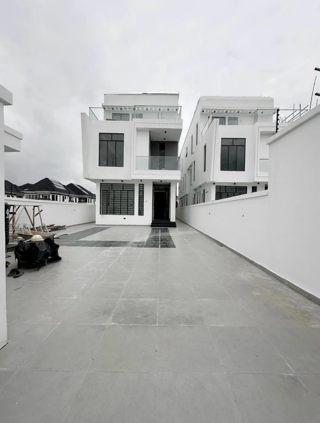 Luxury 5-Bed Duplex with Pool & Rooftop Cinema