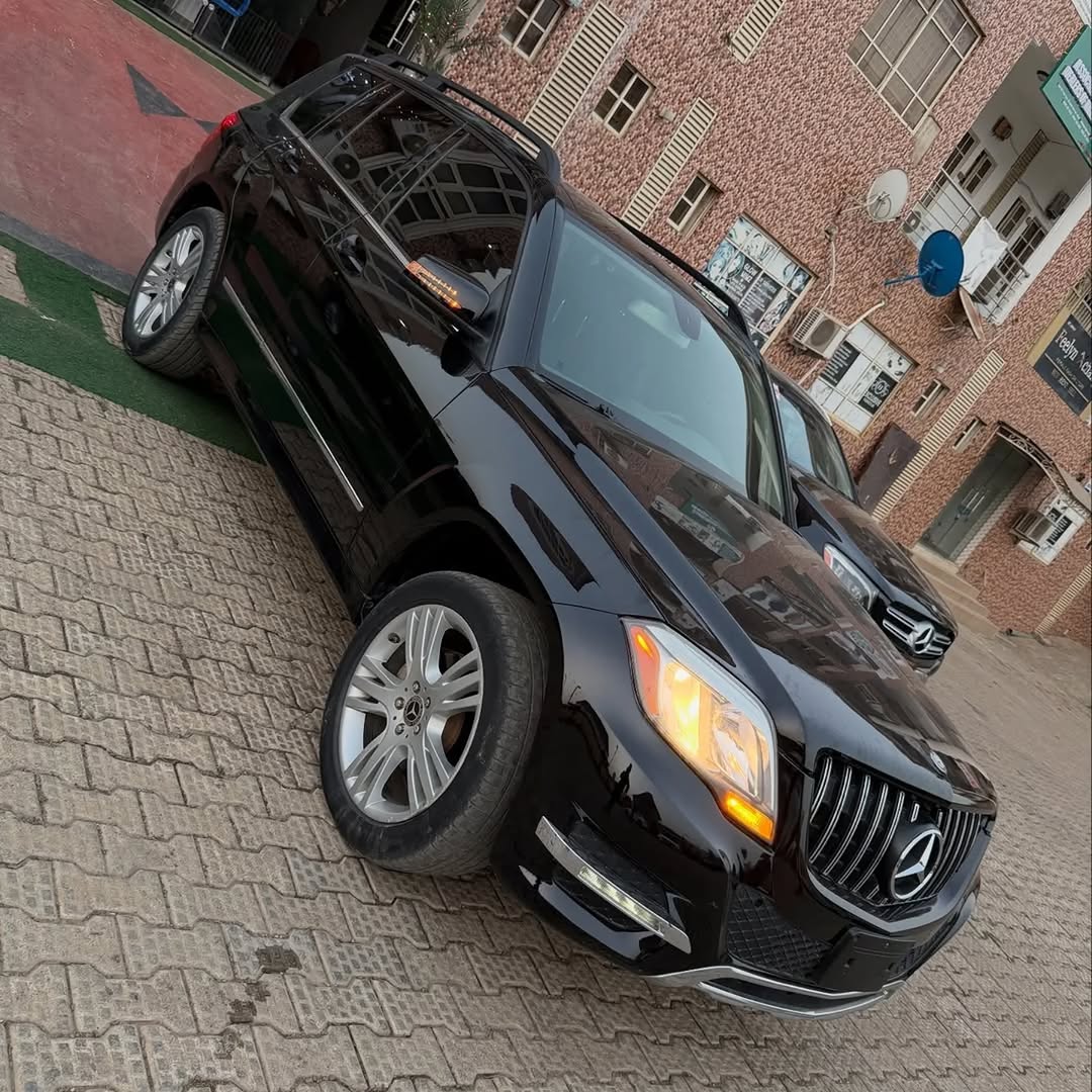 Luxury SUV: Low-Mileage & Duty-Paid